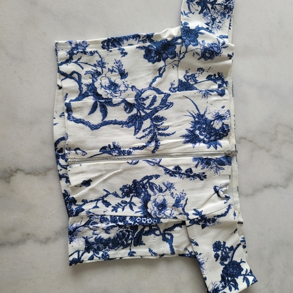 Blue off the shoulder crop top - Picture 3 of 4